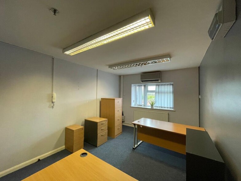 Old Whieldon Rd, Stoke On Trent to rent - Building Photo - Image 3 of 11