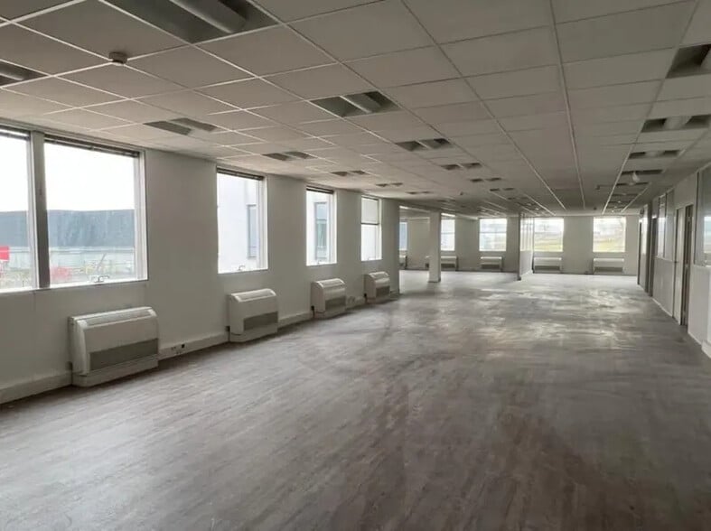 5 Rue Jacques Rueff, Antony to rent - Building Photo - Image 3 of 12