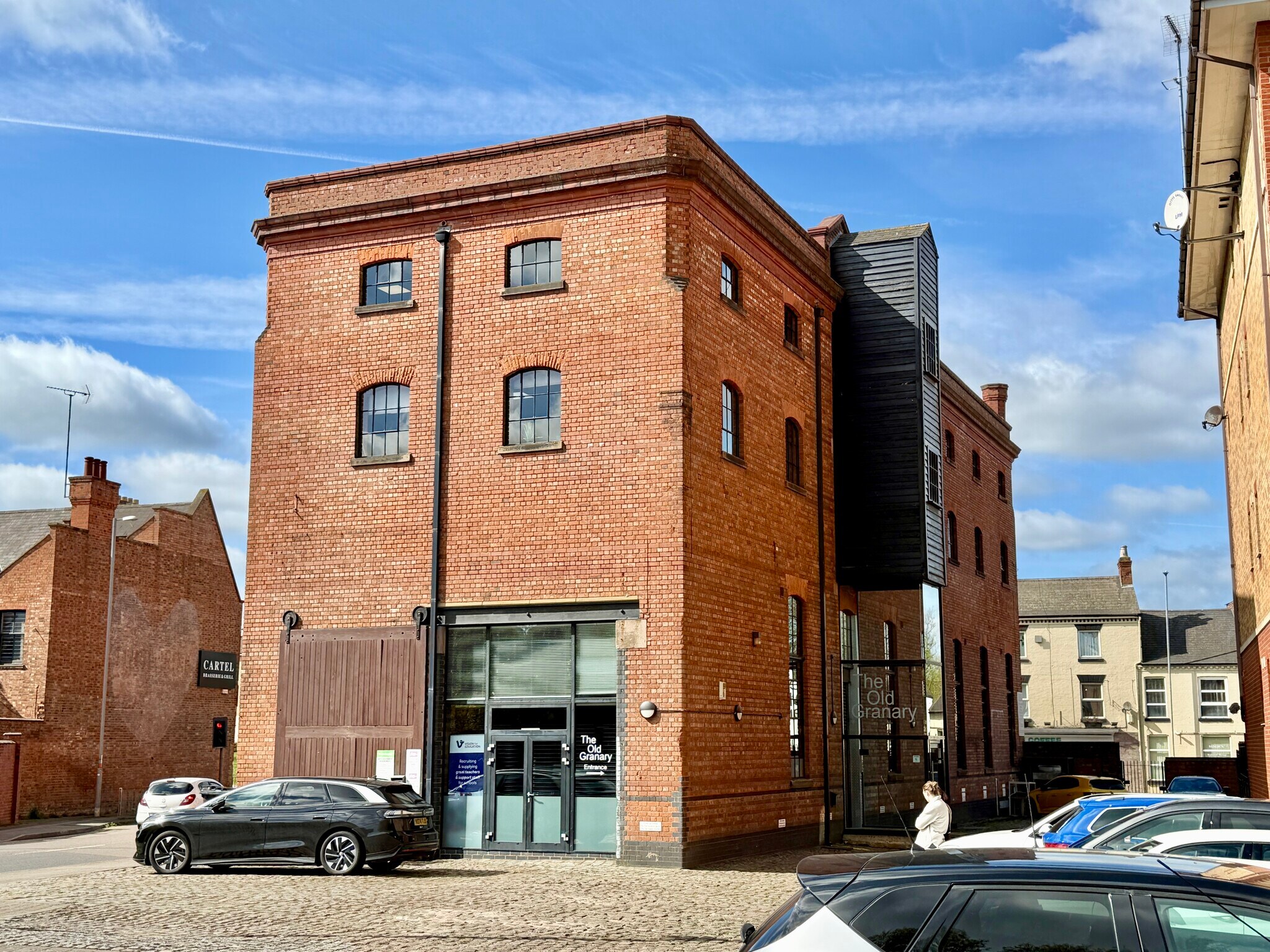 Cotton End, Northampton to rent Building Photo- Image 1 of 4