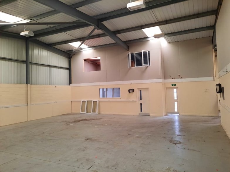 3A-3C Fitz Gilbert Ct, Andover to rent - Interior Photo - Image 3 of 3