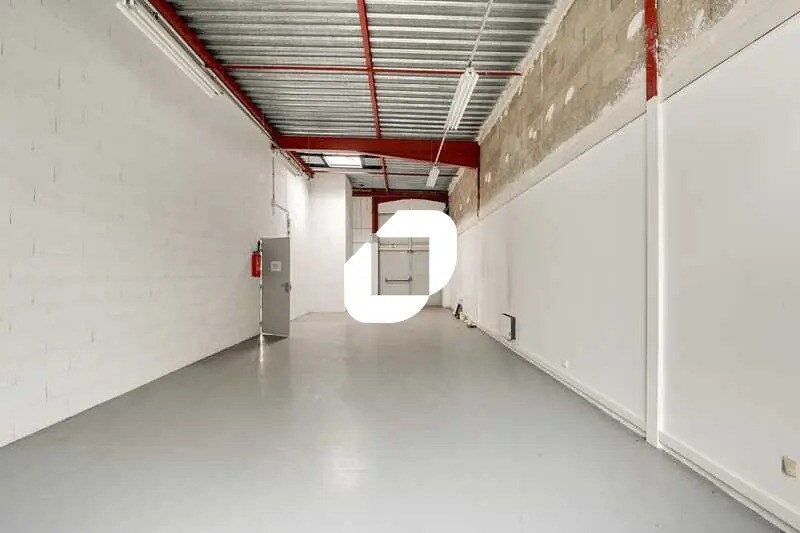 Light Industrial in Les Ulis to rent - Interior Photo - Image 3 of 15