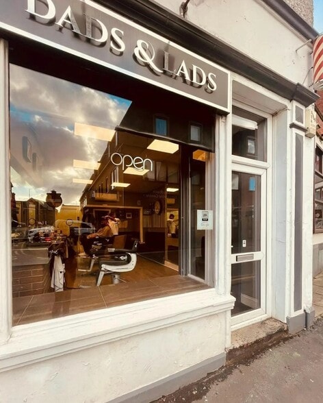 4 Bradwall Rd, Sandbach to rent - Primary Photo - Image 1 of 5