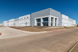 3050 Red Hawk Dr, Grand Prairie, TX for rent Building Photo- Image 1 of 5