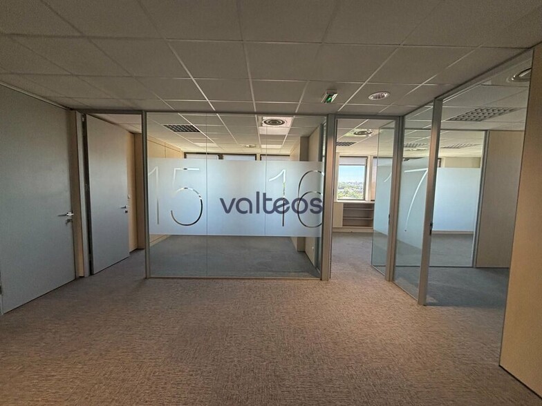 12 Rue Louis Renault, Balma to rent - Interior Photo - Image 3 of 7