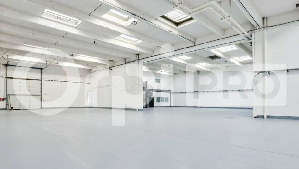 Light Industrial in Évry to rent Interior Photo- Image 1 of 9