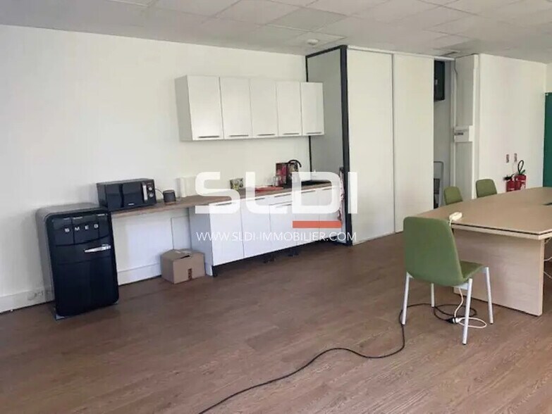 Office in Saint-Priest to rent - Interior Photo - Image 2 of 5
