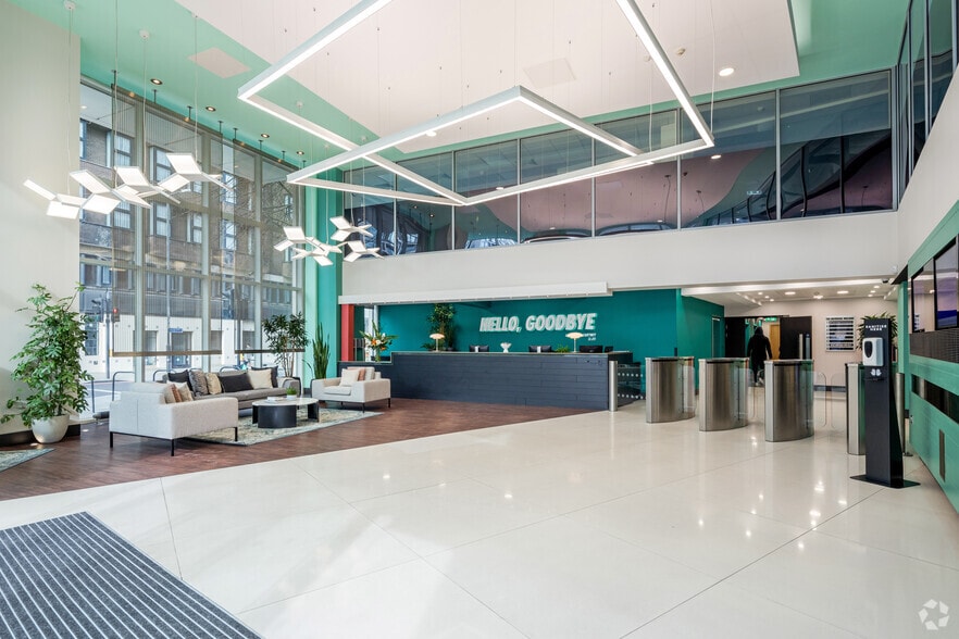 364-366 Kensington High St, London to rent - Lobby - Image 2 of 10