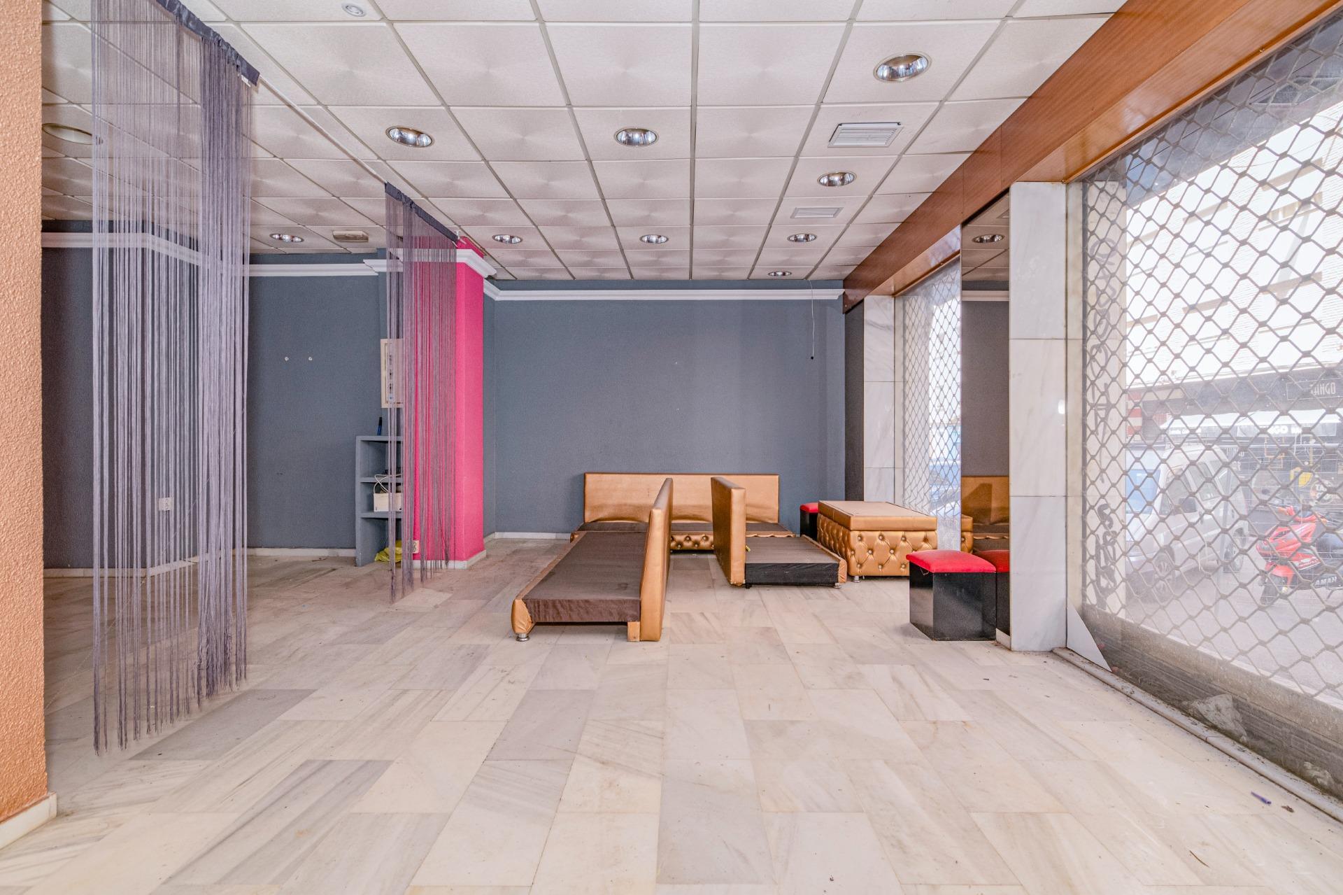 Retail in Granada for sale Building Photo- Image 1 of 29