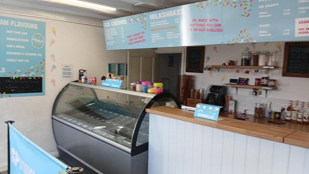 84 Church St, Whitby to rent - Building Photo - Image 3 of 3