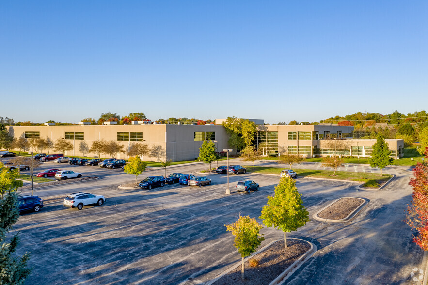 21905 Gateway Rd, Brookfield, WI for sale - Building Photo - Image 1 of 1