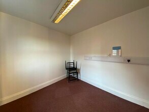 53-55 Vicar Lane, Chesterfield to rent Interior Photo- Image 2 of 7