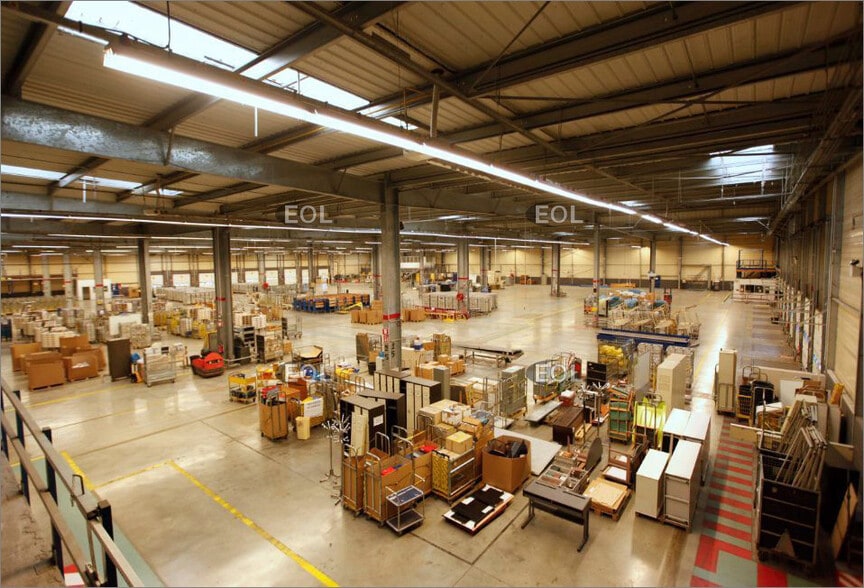 Industrial in Mitry-Mory to rent - Building Photo - Image 2 of 4