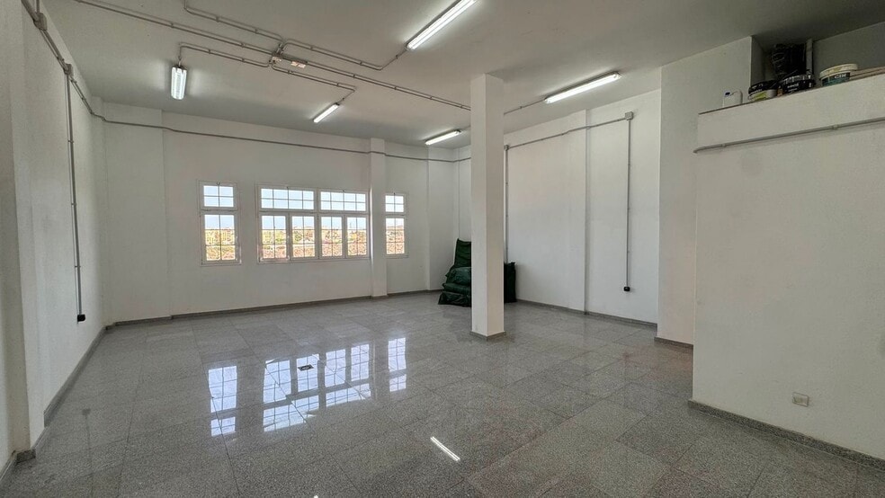 Calle Lomo de la Cruz, 25, Las Palmas de Gran Canaria, Las Palmas to rent - Interior Photo - Image 3 of 7