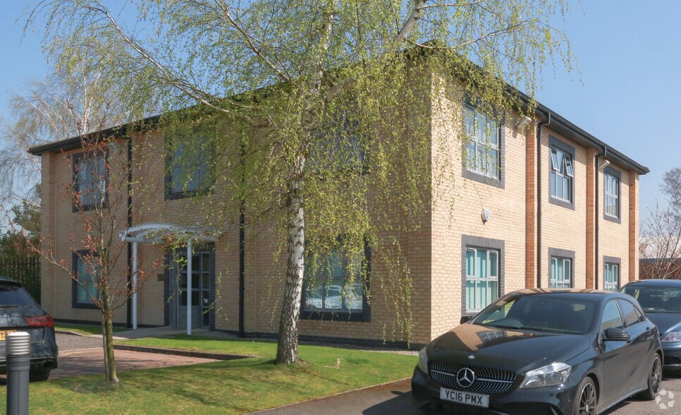 Rudgate Ct, Wetherby to rent - Building Photo - Image 3 of 4