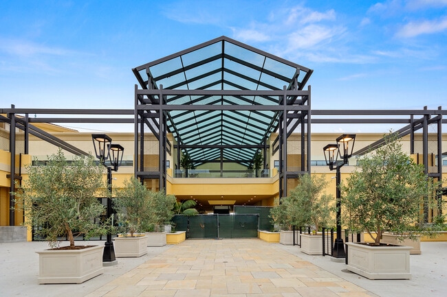 More details for 10000 Bolsa Ave, Westminster, CA - Retail to Rent