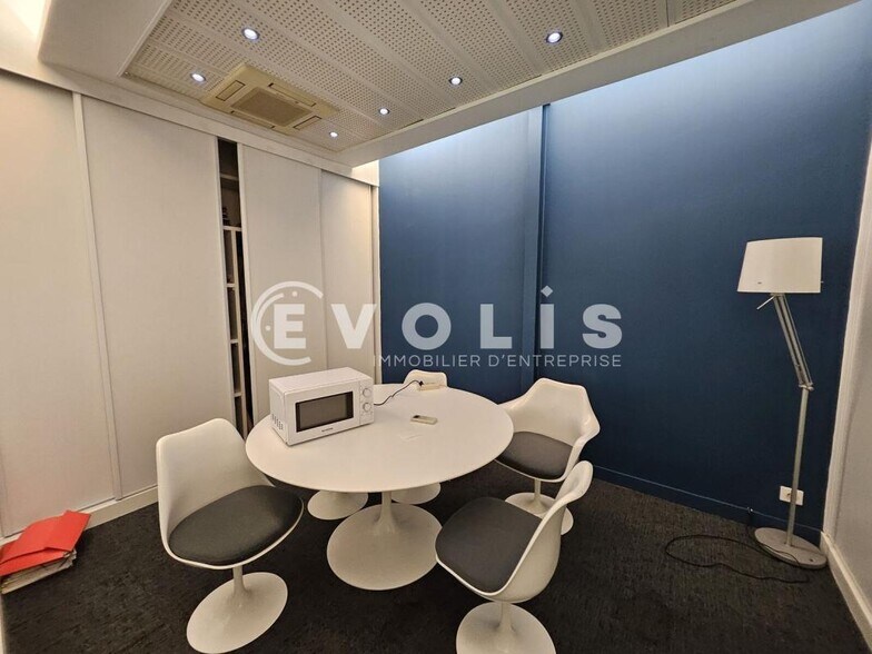 Office in Vanves to rent - Building Photo - Image 3 of 21