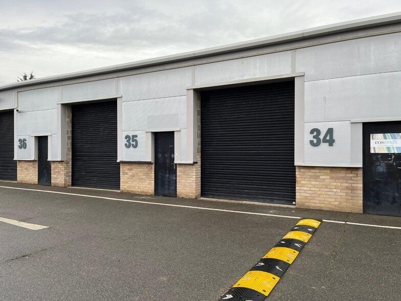 Moorside, Colchester to rent - Building Photo - Image 1 of 2