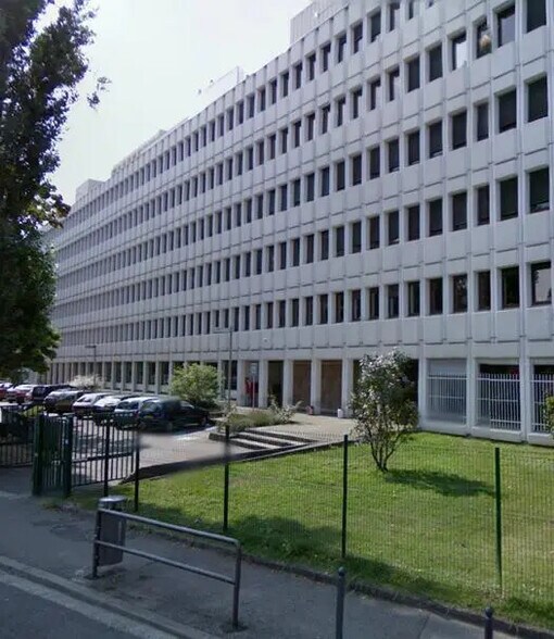 28 Rue De La Baïsse, Villeurbanne to rent - Primary Photo - Image 1 of 14