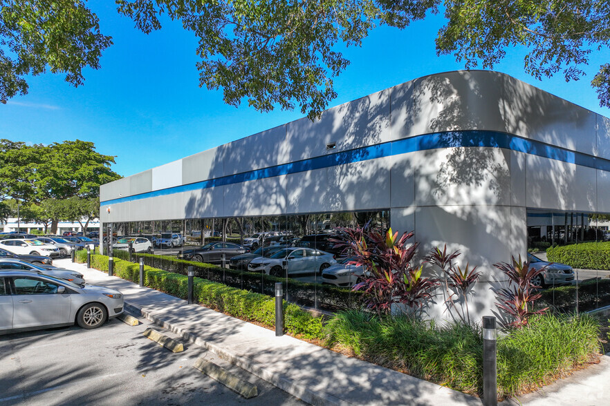 3313 W Commercial Blvd, Fort Lauderdale, FL for sale - Building Photo - Image 2 of 10