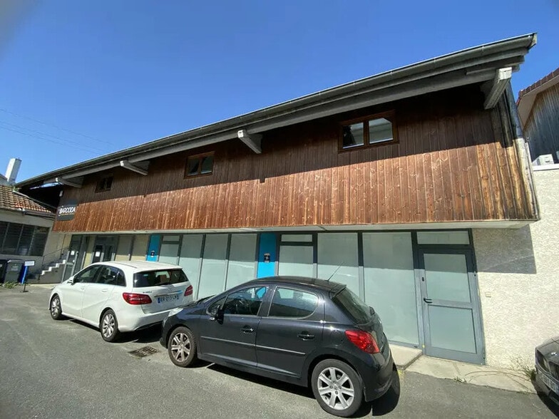 Office in Rillieux-la-Pape to rent - Building Photo - Image 1 of 8