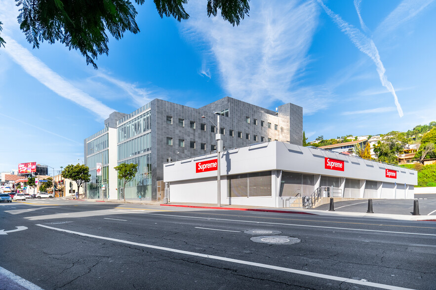 8831-8833 W Sunset Blvd, West Hollywood, CA for rent - Building Photo - Image 3 of 6