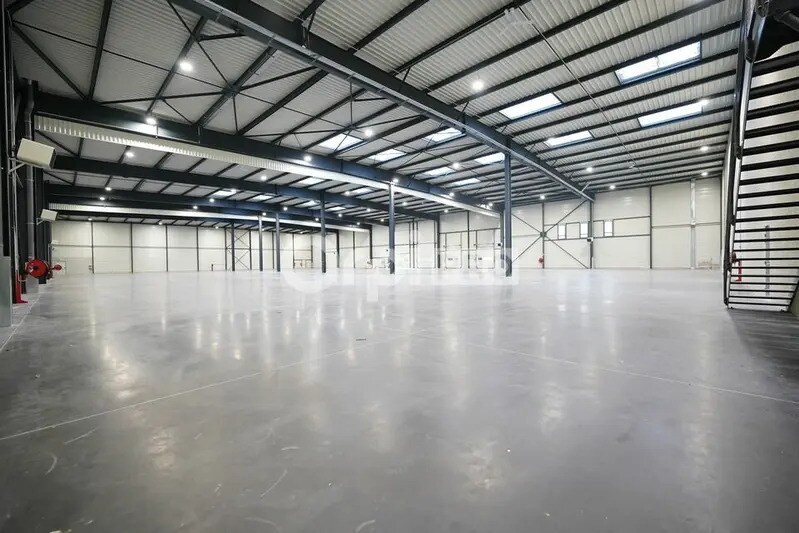 Light Industrial in Saint-Laurent-de-Mure to rent Building Photo- Image 1 of 13