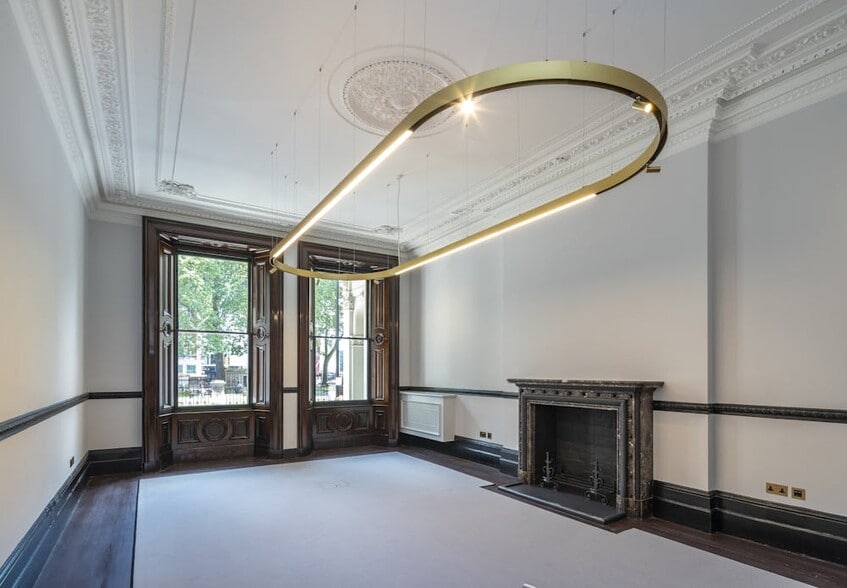 40 Grosvenor Gdns, London to rent - Interior Photo - Image 3 of 6