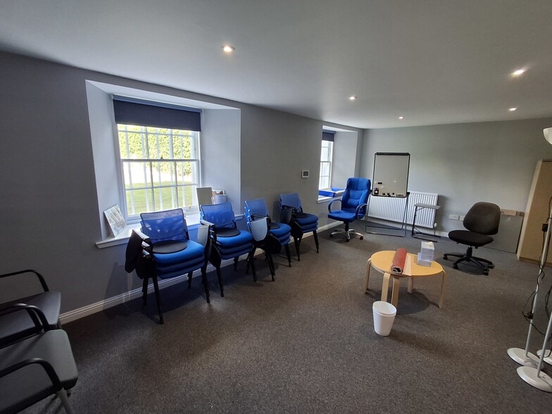 11-12 Melville Ter, Stirling to rent - Building Photo - Image 3 of 6