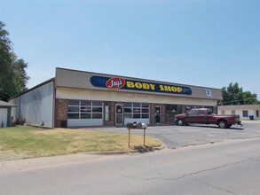 108 SE 27th St, El Reno, OK for rent Building Photo- Image 1 of 2