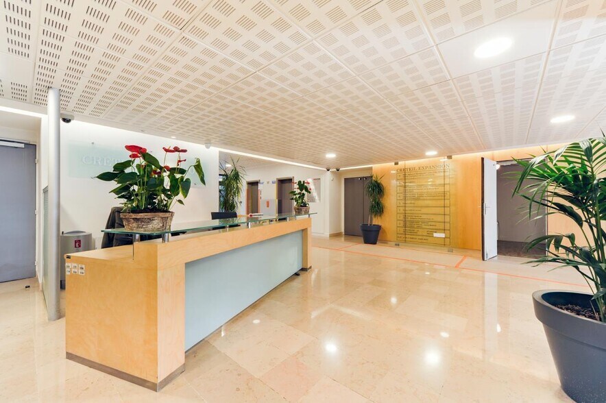 9-11 Rue Georges Enesco, Créteil to rent - Lobby - Image 2 of 8
