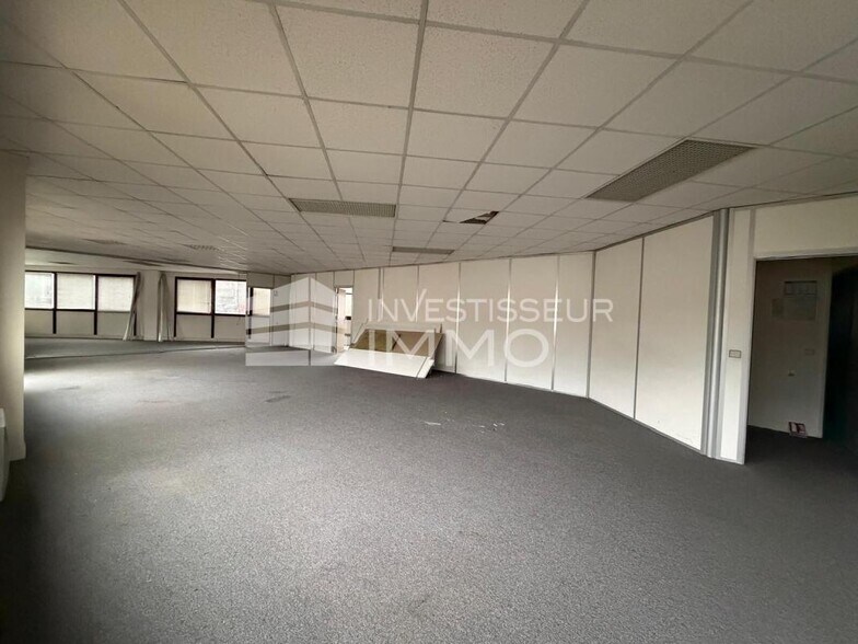 Office in Champs Sur Marne to rent - Building Photo - Image 3 of 7
