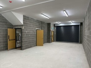128 Haydock Av, Castleford to rent Interior Photo- Image 2 of 4