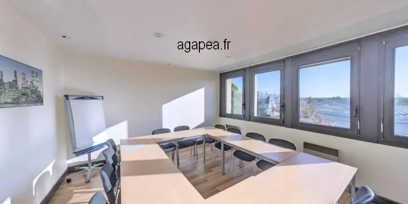 8 Avenue Duval Le Camus, Saint-Cloud to rent Interior Photo- Image 1 of 3