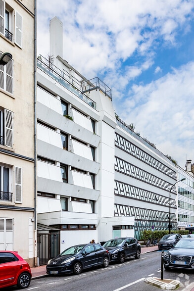 12 Rue Barbès, Levallois-Perret to rent - Building Photo - Image 2 of 8