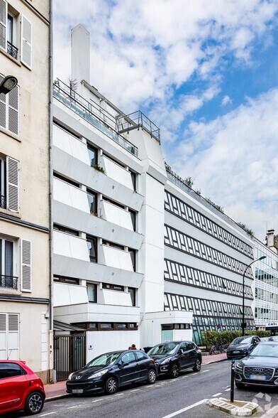 12 Rue Barbès, Levallois-Perret to rent - Building Photo - Image 2 of 8