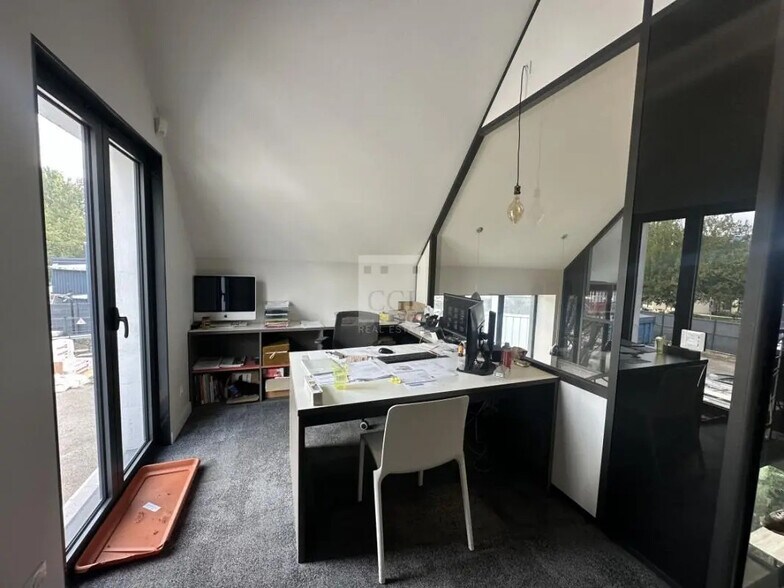 Industrial in Seyssinet-Pariset for sale - Interior Photo - Image 2 of 5