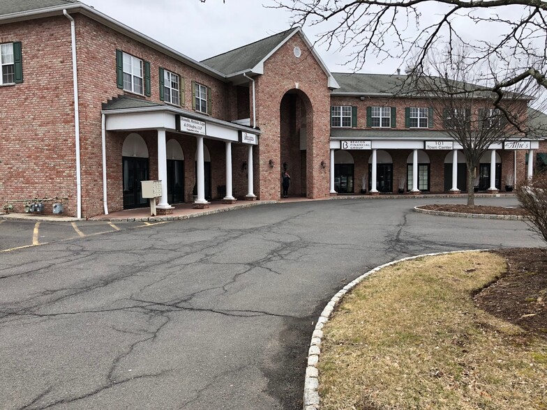 101 Town Center Dr, Warren, NJ for sale - Building Photo - Image 1 of 1