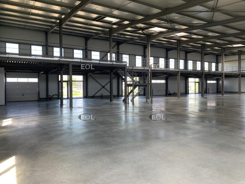 Light Industrial in Taillades for sale - Building Photo - Image 1 of 8