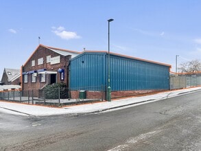 Read St, Hyde to rent Building Photo- Image 1 of 10