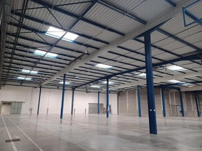 Industrial in Miribel to rent Building Photo- Image 1 of 4