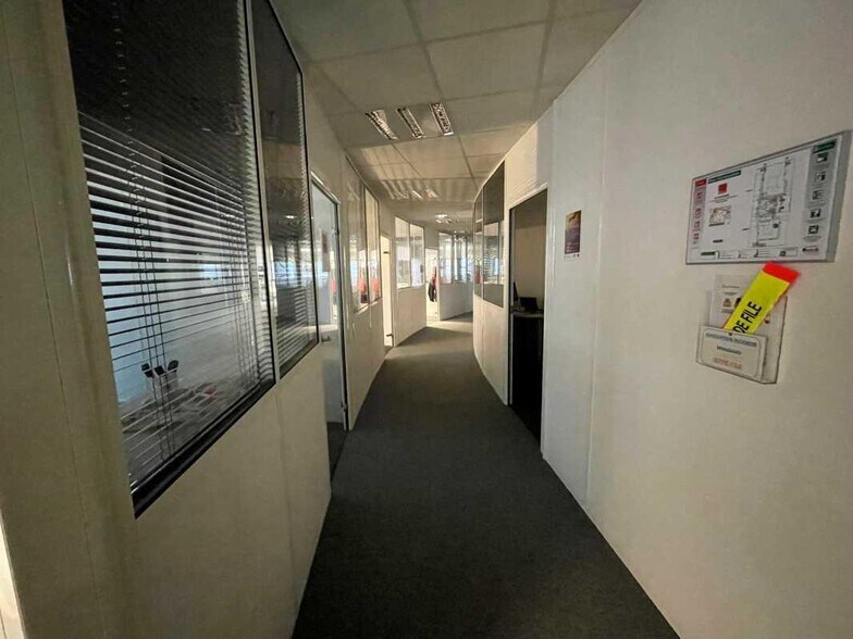 Office in Rouen to rent - Interior Photo - Image 2 of 3