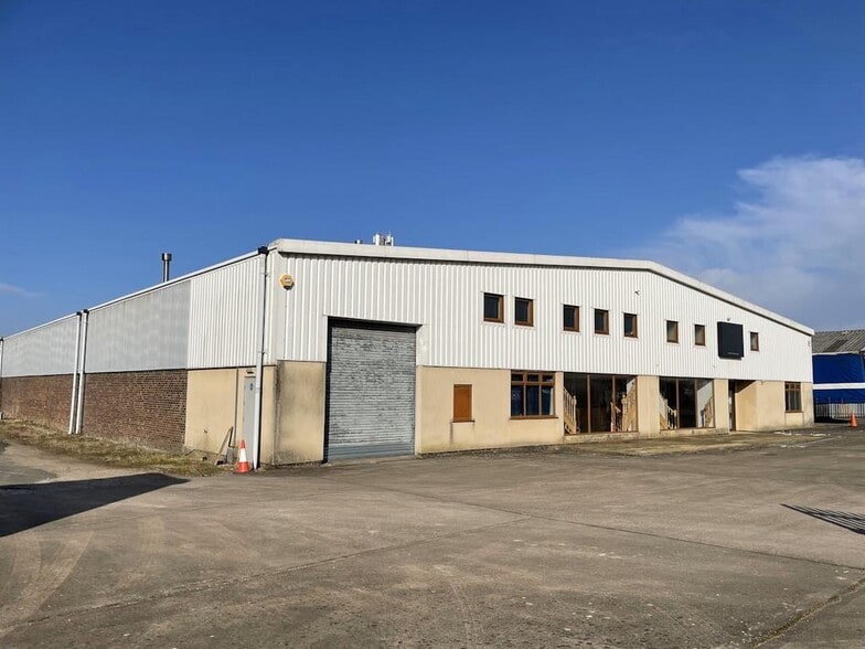 Plantation Rd, Stoke On Trent to rent - Building Photo - Image 1 of 8