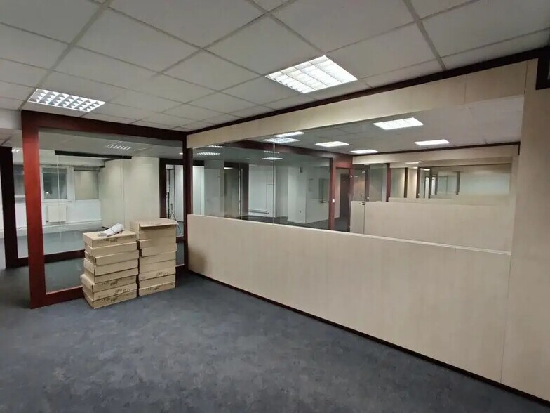 Office in Massy to rent - Interior Photo - Image 3 of 6