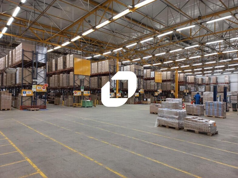 Industrial in Tremblay-en-France to rent - Interior Photo - Image 2 of 5