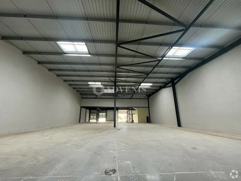 Route De Brie, La Queue-en-Brie to rent Building Photo- Image 1 of 8