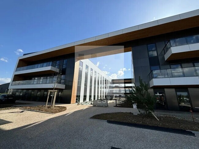 Vente Bureaux 155 m² à 4 552 m²