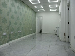 100c High St, Uckfield to rent Interior Photo- Image 2 of 3