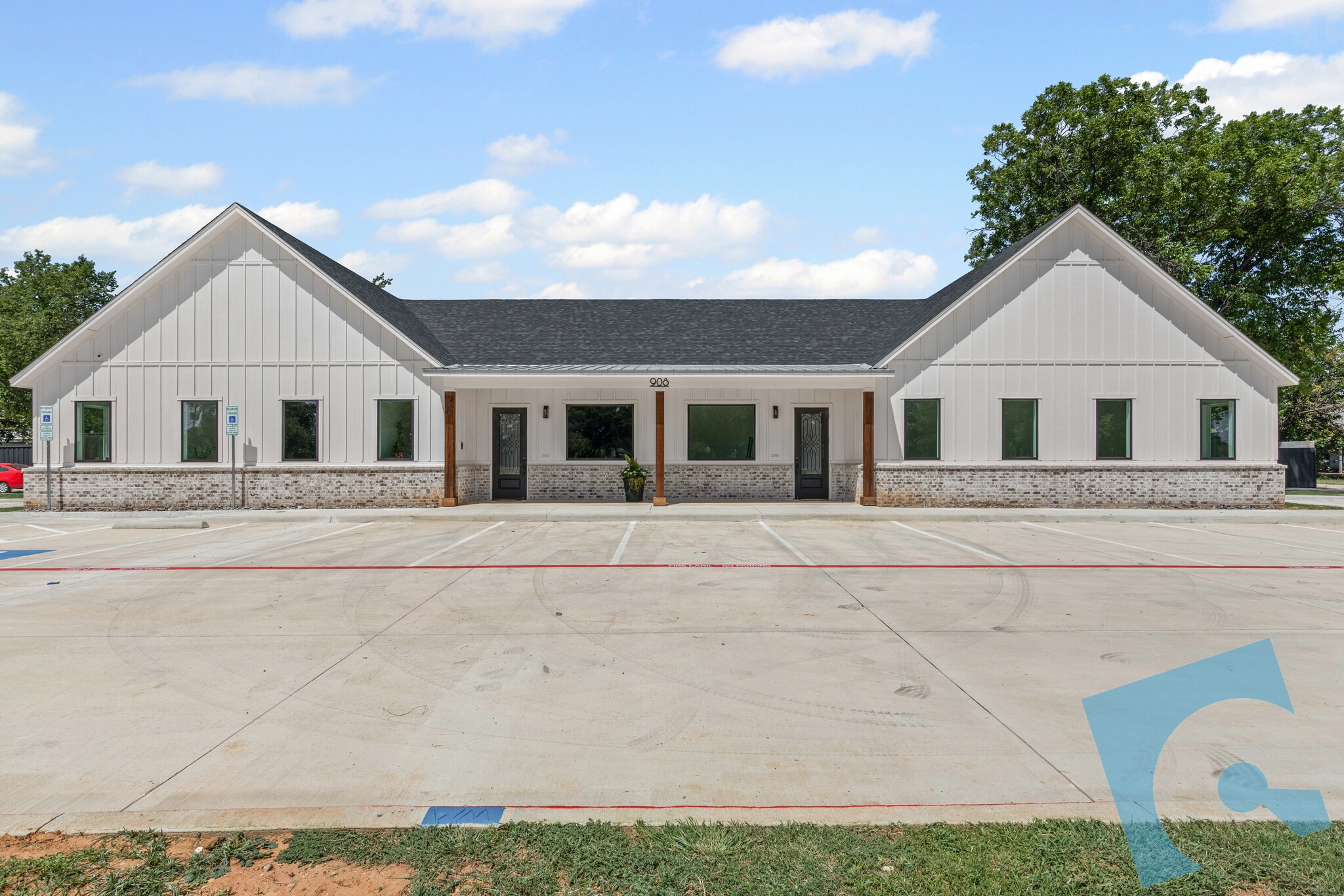 908 Cresthaven Dr, Euless, TX to rent Primary Photo- Image 1 of 12