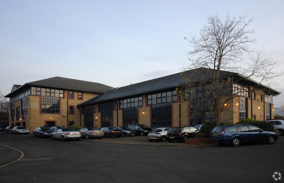 Cambridge Rd, Harlow to rent - Building Photo - Image 3 of 4