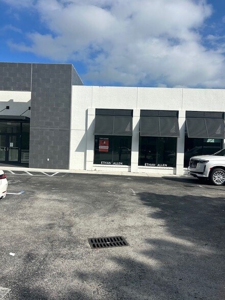 9775 S Dixie Hwy, Miami, FL to rent - Building Photo - Image 2 of 11